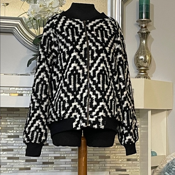 saltwater LUXE Jackets & Blazers - NWT Anthropologie Saltwater Luxe Crossfire
Bomber size L